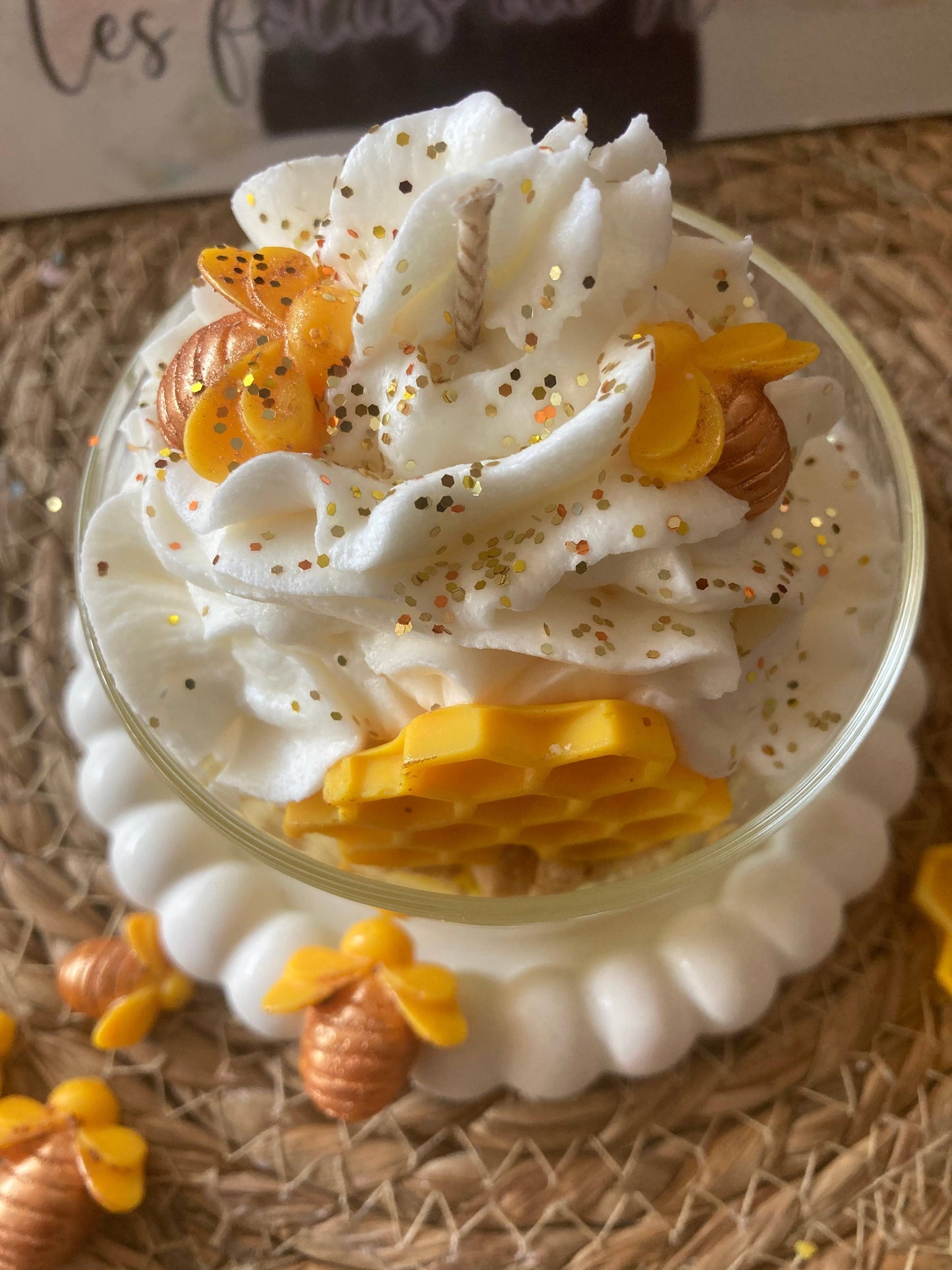 Gourmet honey candle