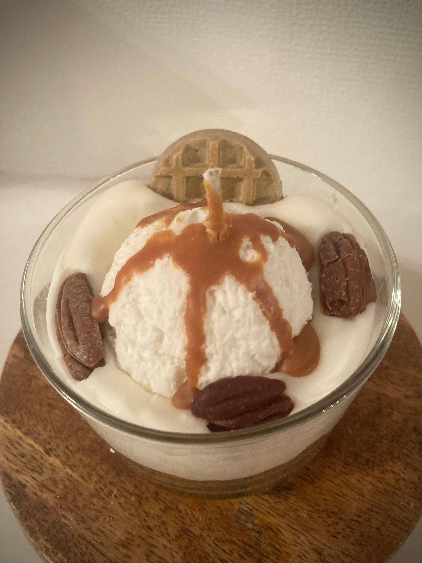 Honey and walnut gourmet candle