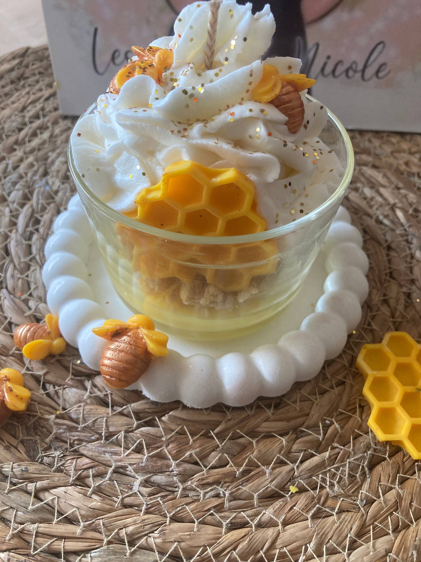 Gourmet honey candle