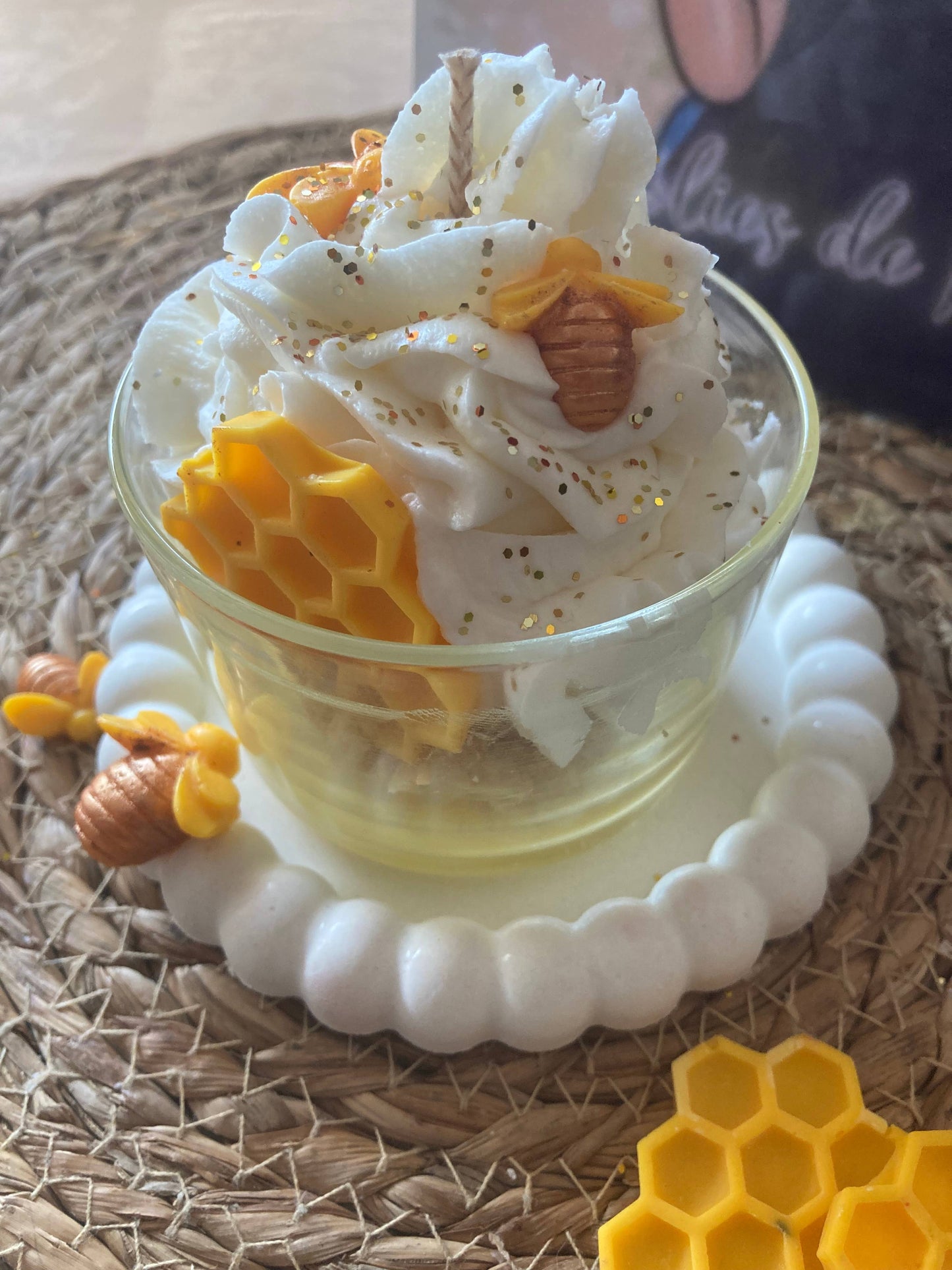 Gourmet honey candle