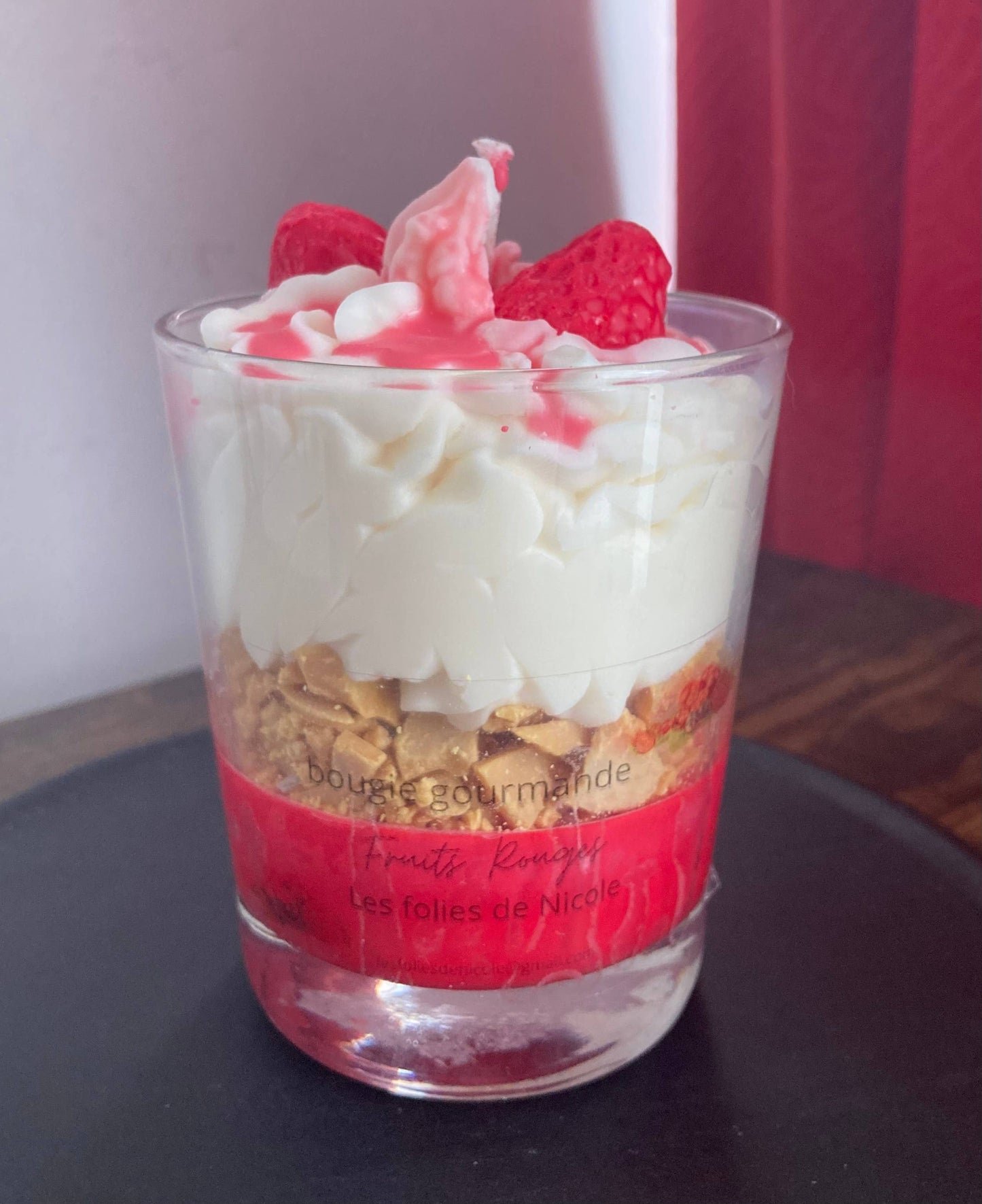 Red fruit gourmet candle