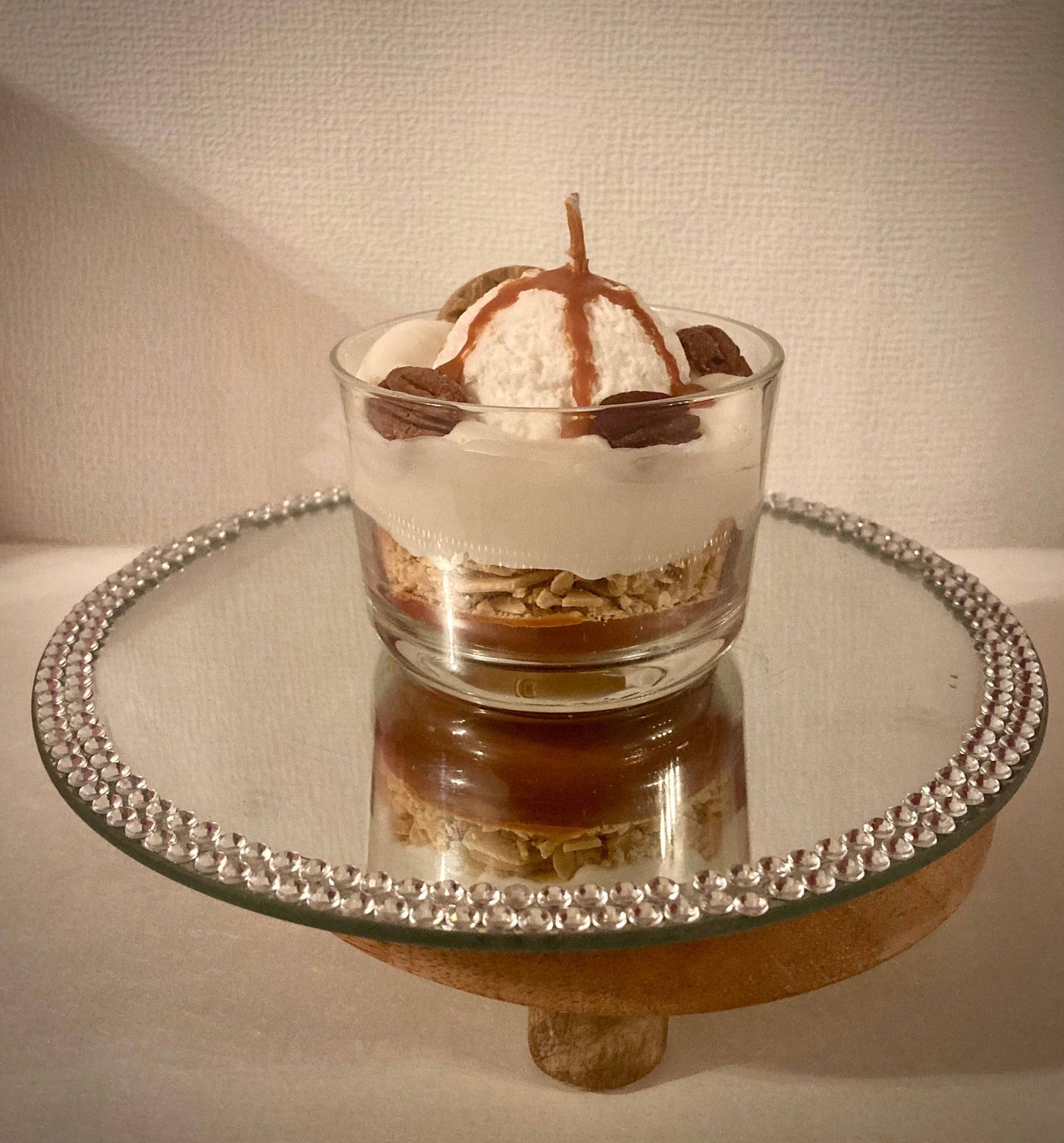 Honey and walnut gourmet candle